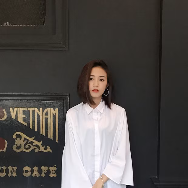 Phải công nhận một điều rằng kiểu tóc ngắn hiện tại khiến Salim trông cá tính và sành điệu hơn hẳn. Trước đó, mái tóc dài của hot girl 9X này khiến nhiều người ngưỡng mộ vì vừa đẹp lại còn bồng bềnh.