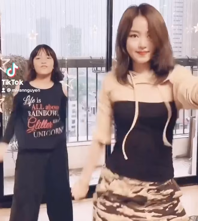 Bảo Ngư là con gái đầu của Mi Vân, kết quả của tình yêu trong cuộc hôn nhân trước. Sau khi hôn nhân đổ vỡ, cô kết hôn với người chồng thứ hai và hiện tại đã có thêm một bé gái nữa.