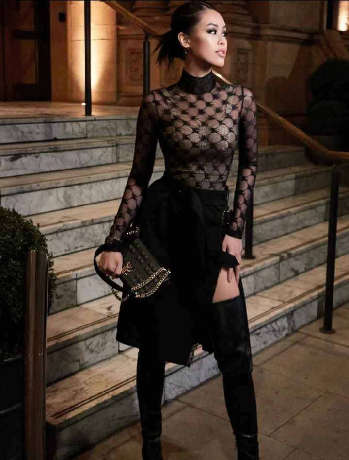 Sắc đen quyền lực khẳng định thần thái của chủ nhân đế chế hàng hiệu của nàng rich kid.