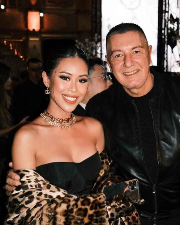 Cũng với tông đen, Tiên Nguyễn tiếp tục khoe trọn thần thái đỉnh cao khi xuất hiện tại show của Dolce&amp;Gabbana.