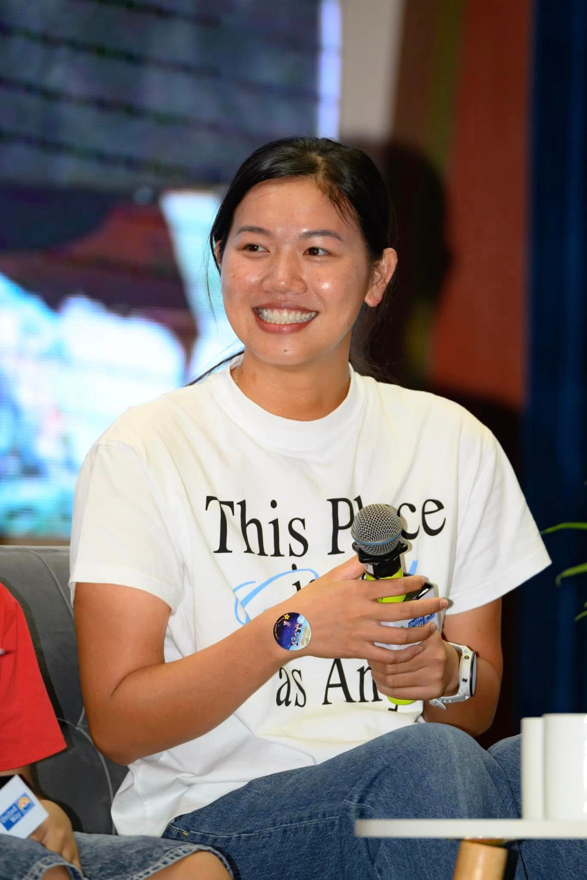 Trước khi quyết định chia tay đội tuyển quốc gia và giã từ sự nghiệp thi đấu đỉnh cao hồi cuối năm 2021, Ánh Viên mang quân hàm thiếu tá. Tháng 7/2023, cô nhận quyết định thăng quân hàm lên trung tá, trở thành trung tá quân nhân chuyên nghiệp trẻ nhất Việt Nam khi chưa đầy 27 tuổi.