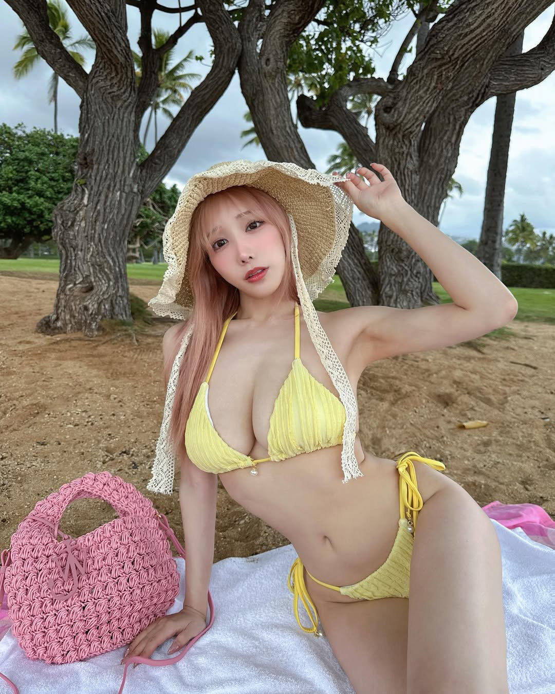 Koyoi Konan từng tham gia nhiều sự kiện lớn và luôn nổi bật với vẻ ngoài quyến rũ cùng gu ăn mặc ấn tượng.