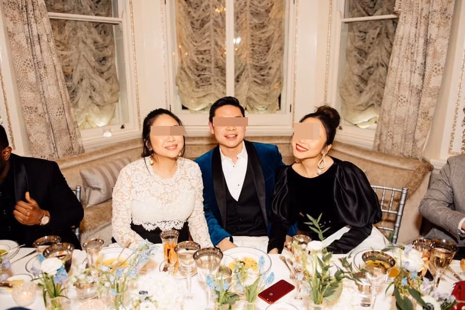 Trên mục thông tin cá nhân, Hồng Nhung cũng cho biết cô từng là du học sinh tại một trường đại học khá nổi tiếng tại Anh.