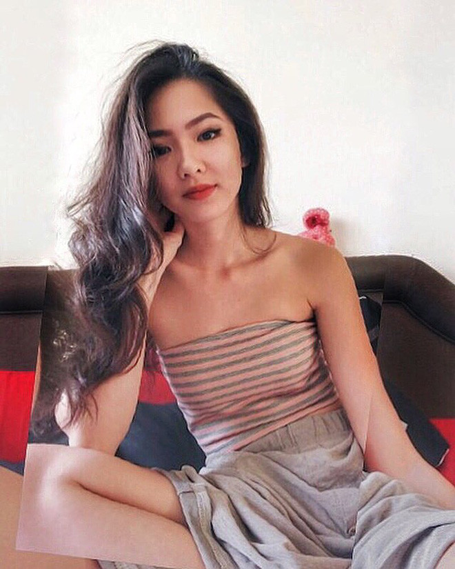 Không chỉ sở hữu dáng người cao ráo, quyến rũ như bao tiếp viên hàng không khác, mới đây Huyền Trang còn khiến nhiều người phải mê mệt khi để lộ những hình ảnh diện "2 mảnh" trên trang Instagram.