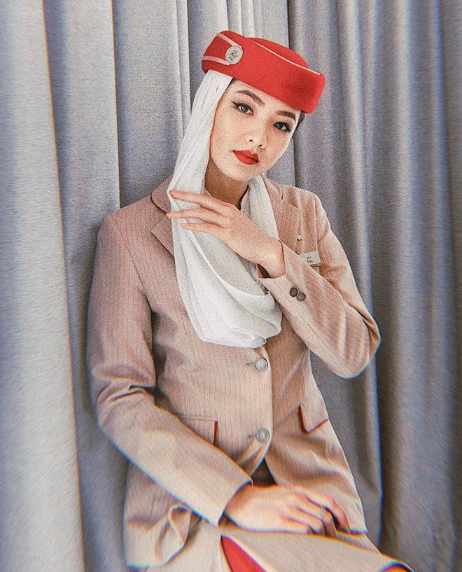 Những ngày vừa qua, thông tin và hình ảnh của nữ tiếp viên hàng không Emirate có tên Trần Huyền Trang trở thành tâm điểm trên MXH. Gái xinh Việt này không chỉ sở hữu công việc vạn người mơ mà còn sở hữu vóc dáng ai ngắm cũng phải mê.