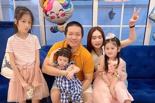 Thời gian gần đây, nhiều antifan của Đoàn Di Băng liên tục nhắc đến chuyện cô không đẻ được con trai. Không im lặng, "nữ đại gia quận 7" lên tiếng để đáp trả.