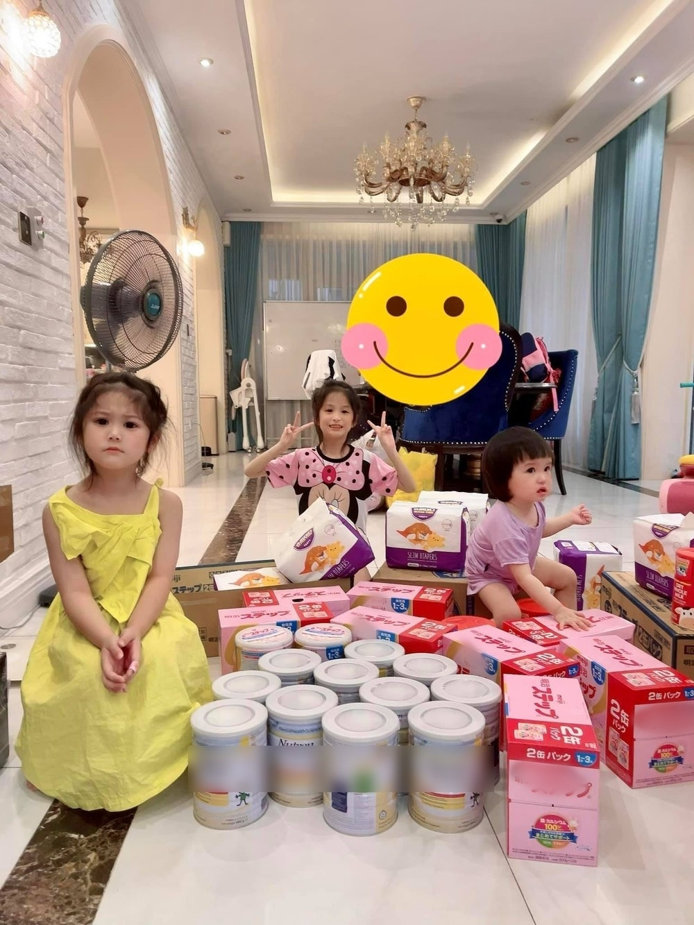 Không chỉ vậy, doanh nhân Quốc Vũ cũng đứng ra bênh vợ về việc không đẻ được con trai.