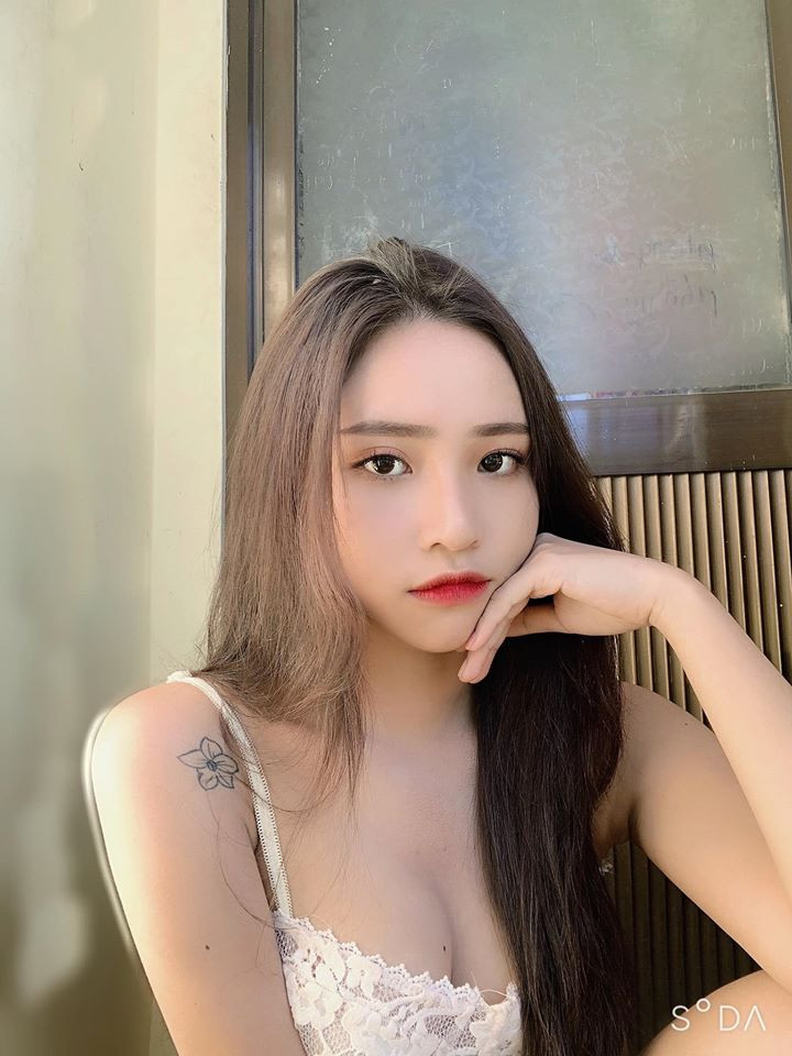 Vóc dáng cân đối của Vân Anh cũng được nhiều dân mạng dành nhiều lời khen.