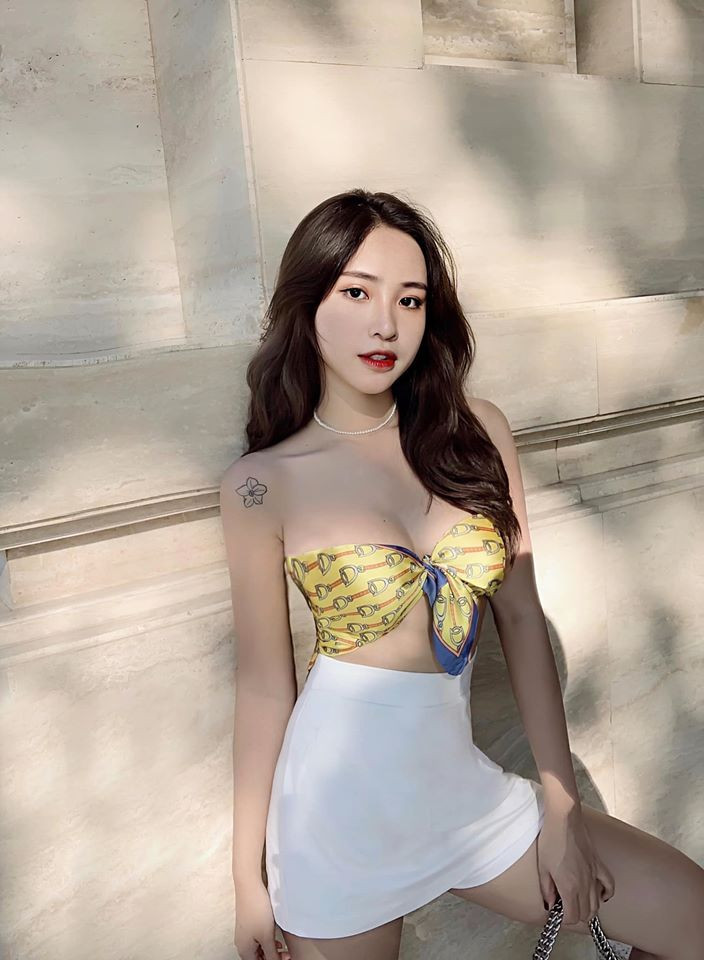 Nguyễn Vân Anh được biết tới như một gương mặt hot girl Instagram của giới trẻ Sài Gòn. Cô nữ sinh 19 tuổi đang là sinh viên của 1 trường đại học tại TP HCM