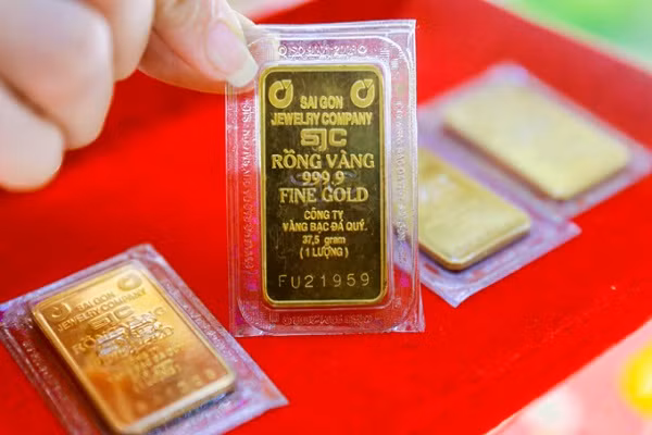 Gia vang hom nay 22/7: USD manh len, gia vang lao doc