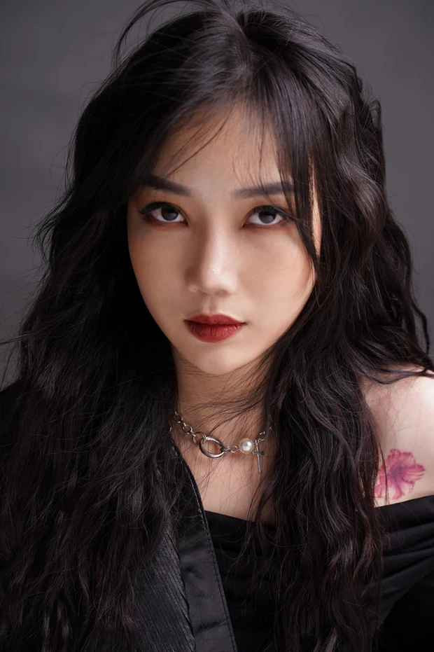 Cô Chip là nữ streamer nổi tiếng với gần 500.000 người theo dõi. Những ngày gần đây, người hâm mộ ngỡ ngàng khi cô nàng sinh năm 1999 bỗng "mất tích" và chuyển sang đóng TikTok.