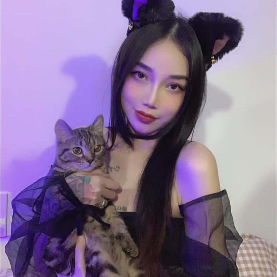 Nhiều đồng nghiệp cũ của Cô Chip tỏ rõ sự vui mừng với bài "bóc phốt" này. Tuy nhiên, nữ streamer chỉ hé lộ rằng nhân vật được nhắc tới là sếp của một công ty.