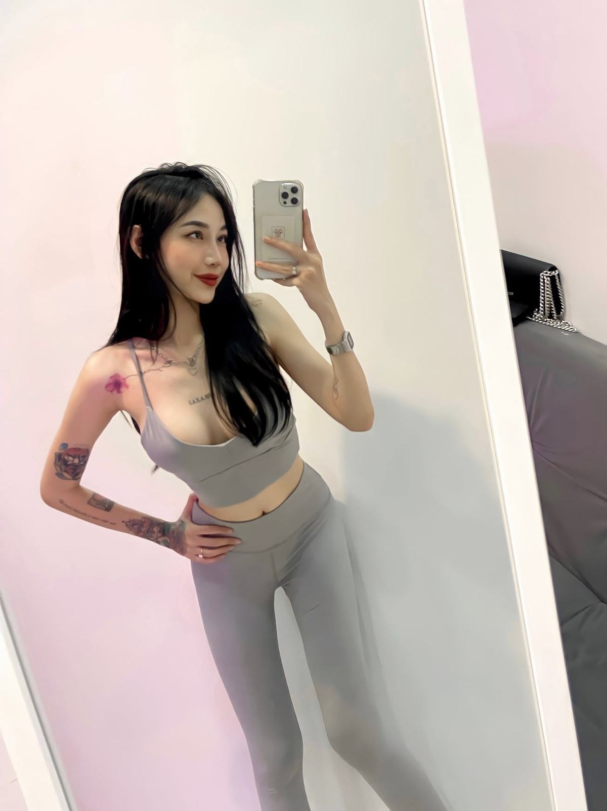 Sau khi có người yêu, Cô Chip bị sếp chèn ép, không cho việc và làm khó đủ kiểu.