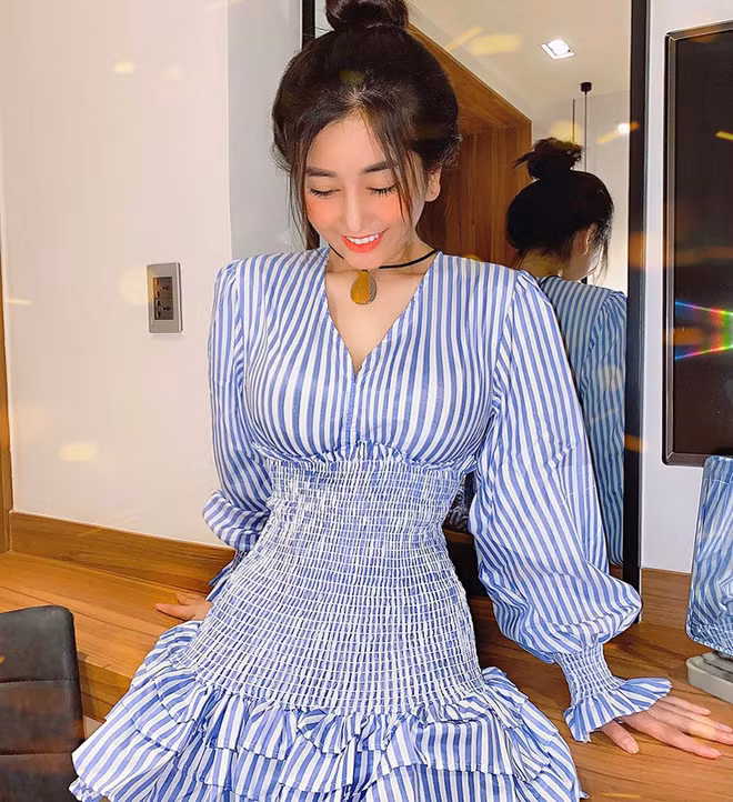 Ngọc Trân còn có những chiêu chụp ảnh không chỉ khoe được gương mặt xinh không góc chết và thân hình chuẩn siêu mẫu của mình.