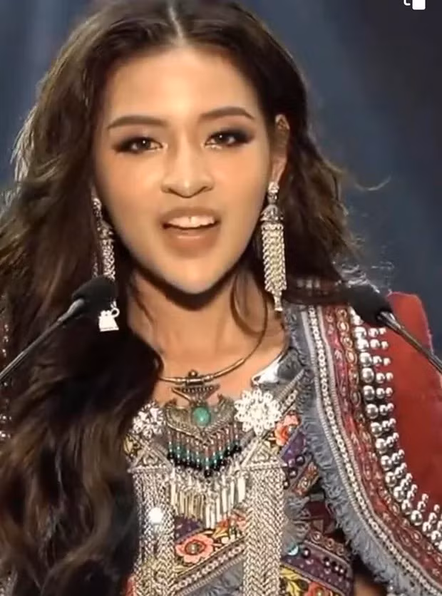 Tuy nhiên, điều này không xoa dịu đi được phần nào. Cô thường bị mọi người soi khá kỹ về nhược điểm của bản thân như ngoại hình hay trình độ học vấn.