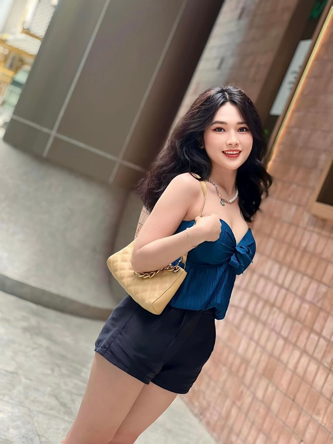 Trong quá khứ, Ngọc Hân từng có khoảng thời gian tự ti vì thường xuyên bị miệt thị ngoại hình. Năm lớp 8, cô nặng 58kg, thân hình phốp pháp, núc ních mỡ.