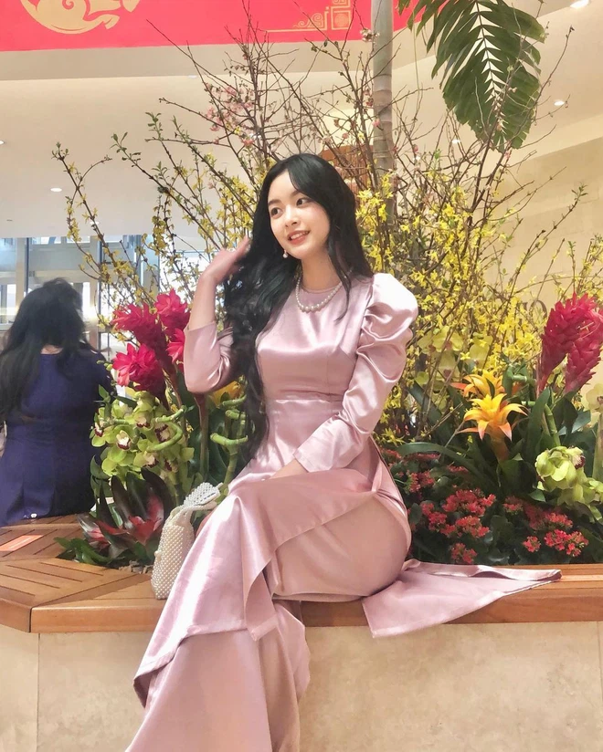 Tố Anh theo học ngành Quản trị nhà hàng khách sạn tại trường Vatel, Pháp trong vòng gần 2 năm.