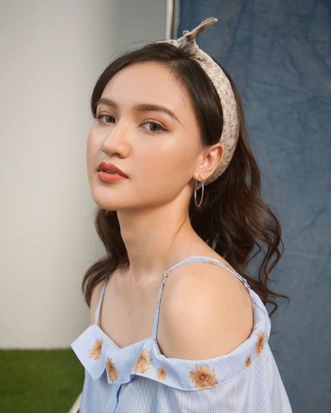 Mai Tây tên thật là Nguyễn Tuý Xuân Mai, từng học sinh lớp 12 trường THPT Châu Văn Liêm (TP. Cần Thơ). Sở dĩ có biệt danh trên bởi gương mặt của hot girl 10X trông không giống người Việt 100%.