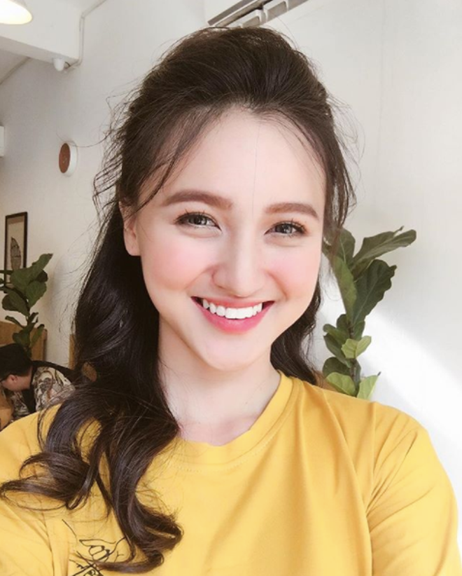 Ngay từ cuối những năm học cấp 2, Mai Tây được đạo tạo thành người mẫu. Tuy nhiên, vì muốn tập chung cho việc học nên hot girl Việt này không tham gia quá nhiều các show diễn.