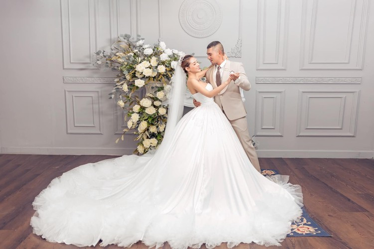 Sau khi những thông tin về viê xuất hiện ở bệnh viện phụ sản được đăng tải, Ngân 98 cho biết: "Bức ảnh đó được chụp khi mình và anh Quang đến thăm một người họ hàng. Hiện, mình vẫn chưa suy nghĩ đến chuyện đám cưới hay có con...