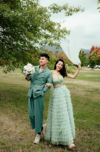 Bên cạnh đó, Ngân 98 cũng cho biết hiện cô đang tập trung vào hàng loạt dự án nên rất bận rộn.