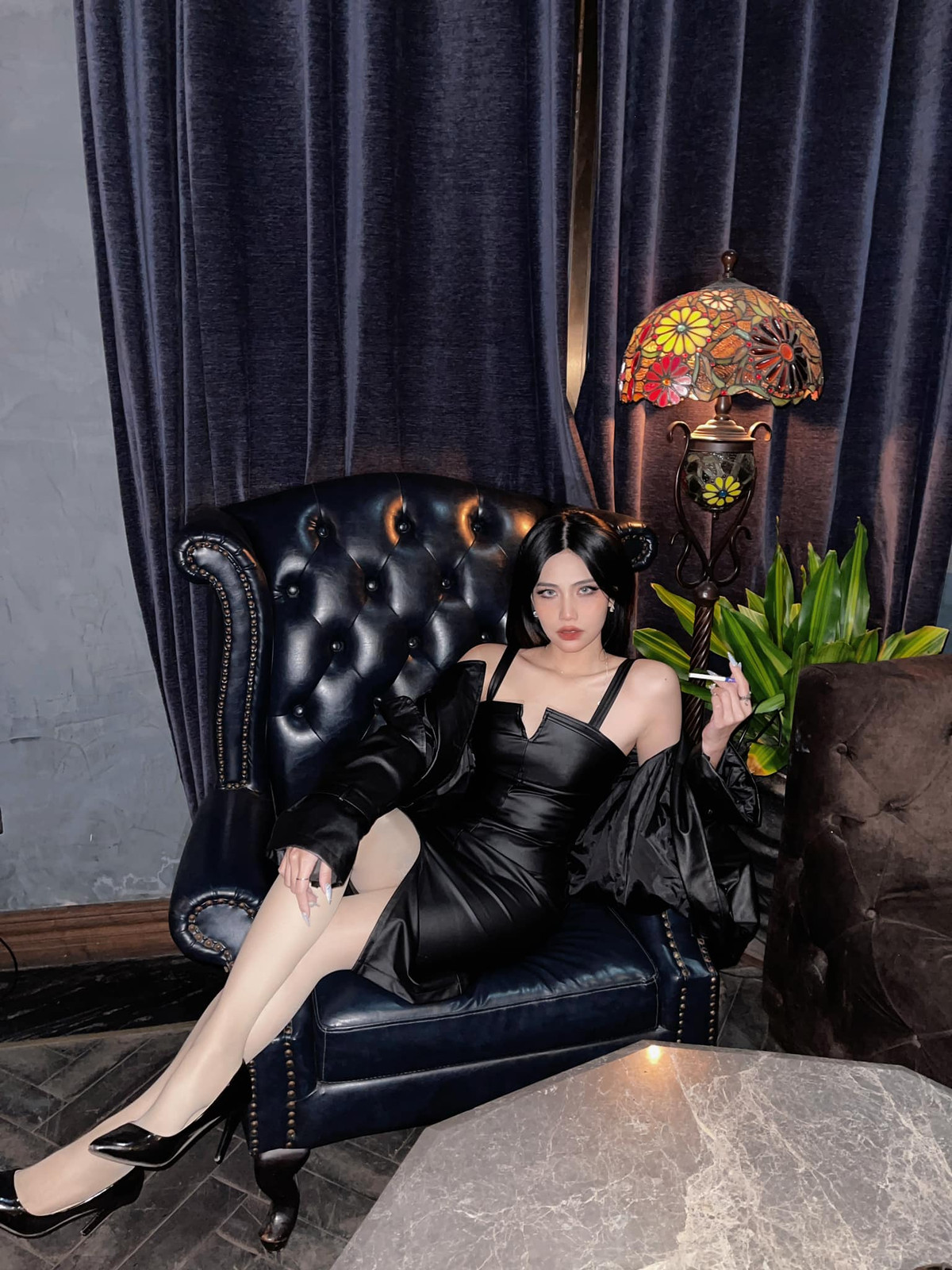 Cho dù vậy, Châm Sứa chưa bao giờ được cộng đồng fan công nhận cho sự “quyến rũ" của mình. Phần vì tính cách của cô nàng có chút “nam tính" và vô cùng "lầy lội".