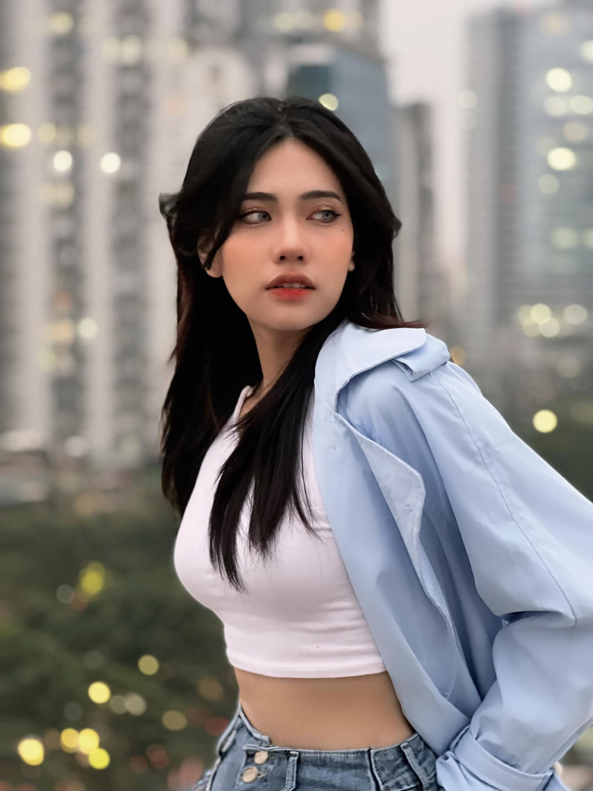 Gu thời trang lúc thì nóng bỏng, quyến rũ, khi thì cool ngầu, hầm hố tuỳ thuộc vào "tâm trạng" thời điểm của Châm Sứa.