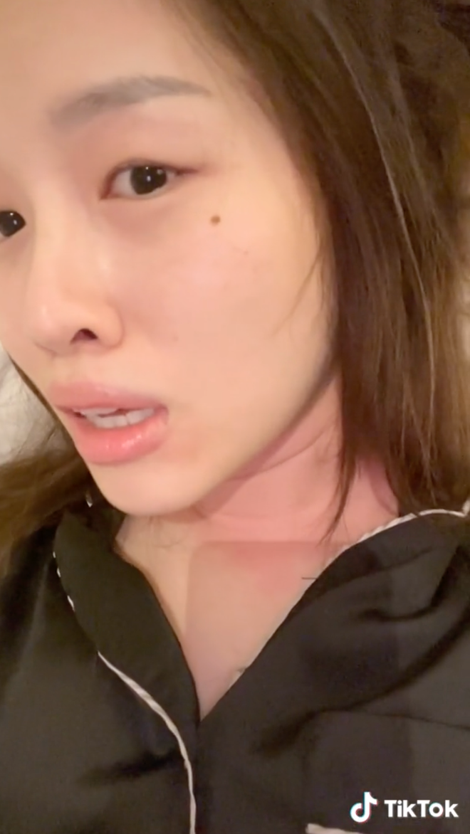 Nhiều người lướt nhanh khéo còn chẳng nhận ra đây chính là nữ MC từng lấn lướt "nữ hoàng nội y" khi chụp chung khung hình.