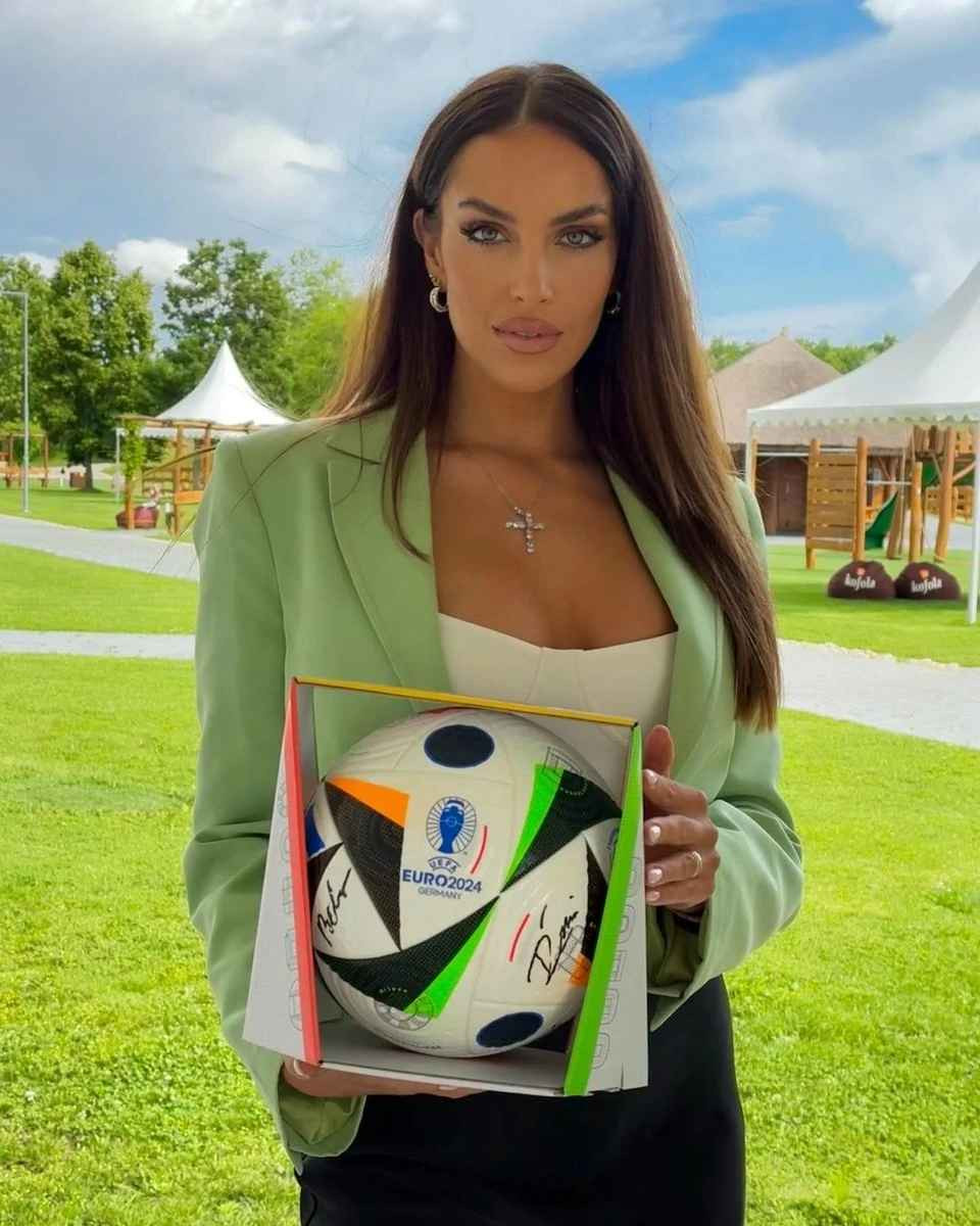 Sau khi tham gia Hoa hậu Slovakia, Leskovska bắt đầu theo đuổi sự nghiệp trong lĩnh vực truyền thông.