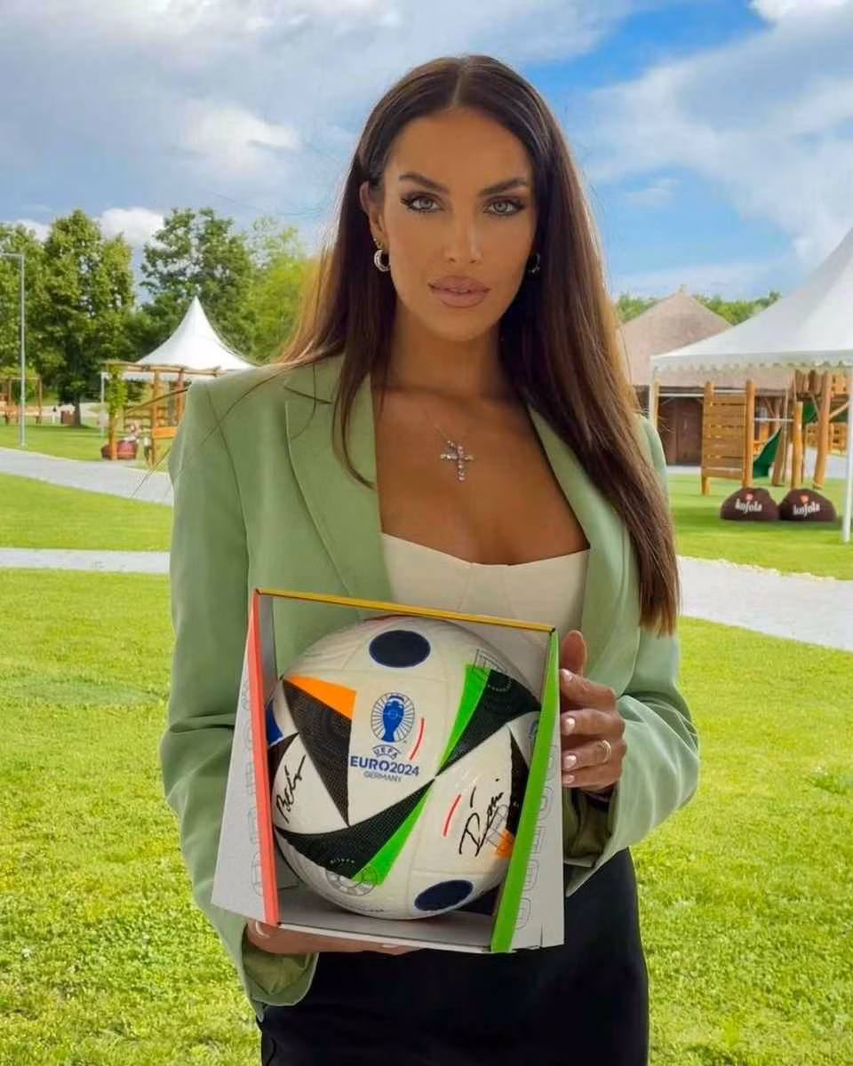 Sau khi tham gia Hoa hậu Slovakia, Leskovska bắt đầu theo đuổi sự nghiệp trong lĩnh vực truyền thông.