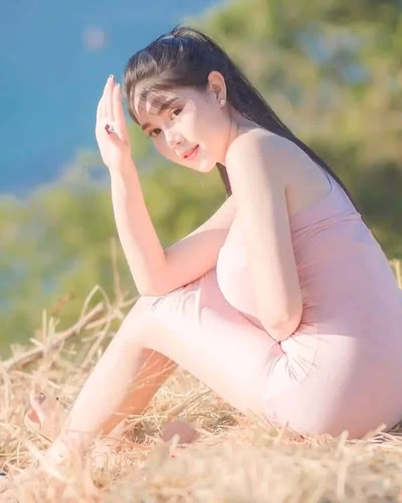 Ngoài gương mặt xinh đẹp như thiên thần ra thì hot girl Thái Lan đa phần điều sở hữu vòng 1 siêu khủng. Cô nàng dưới đây là một điển hình, mình chứng cho việc gái xinh Thái Lan mặt đã xinh mà ngực còn khủng.