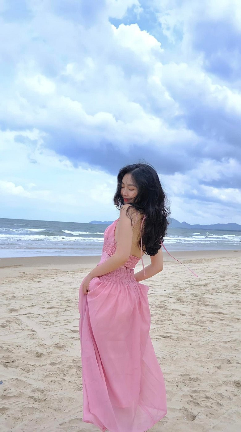 Đặc biệt, vẻ đẹp tự nhiên của bà xã Hà Đức Chinh cũng luôn được đánh giá là uy tín, không hề nhờ vào công nghệ chỉnh ảnh.