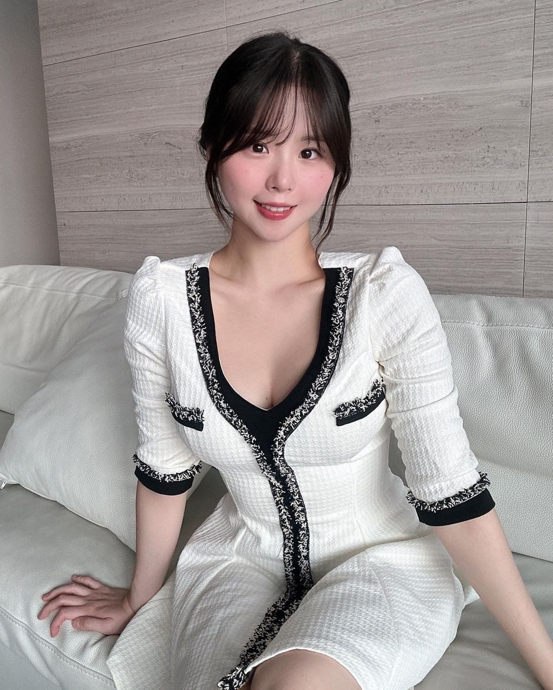 Yu Mei vẫn ghi điểm tuyệt đối nhờ vòng một khủng, vòng eo con kiến và vòng ba bốc lửa.