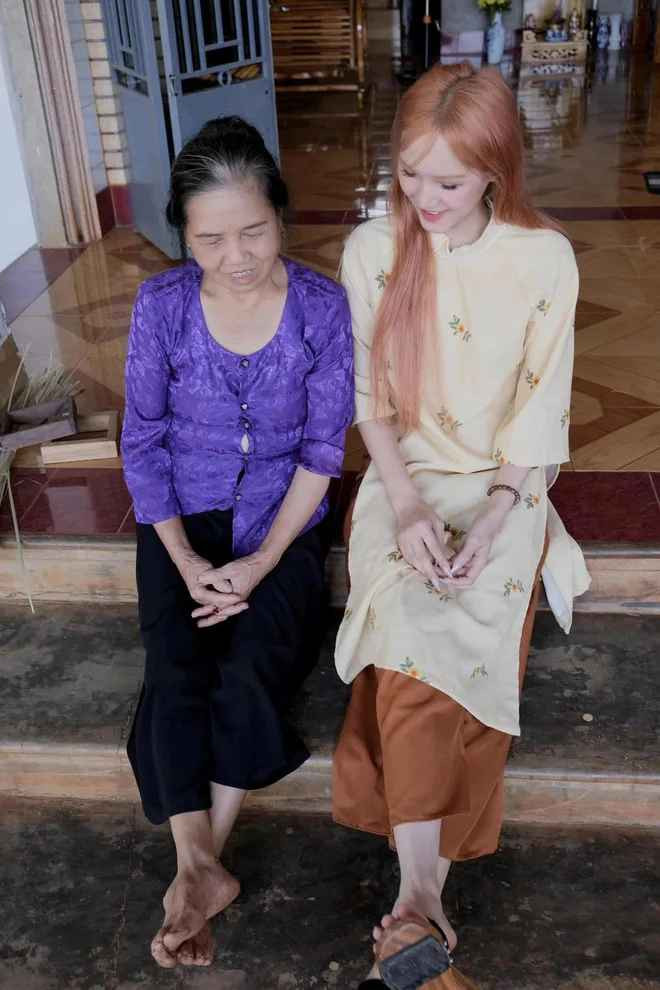 Từ khi lấy chồng đến nay, nhan sắc Xoài Non ngày càng thăng hạng, mặn mà và cuốn hút.