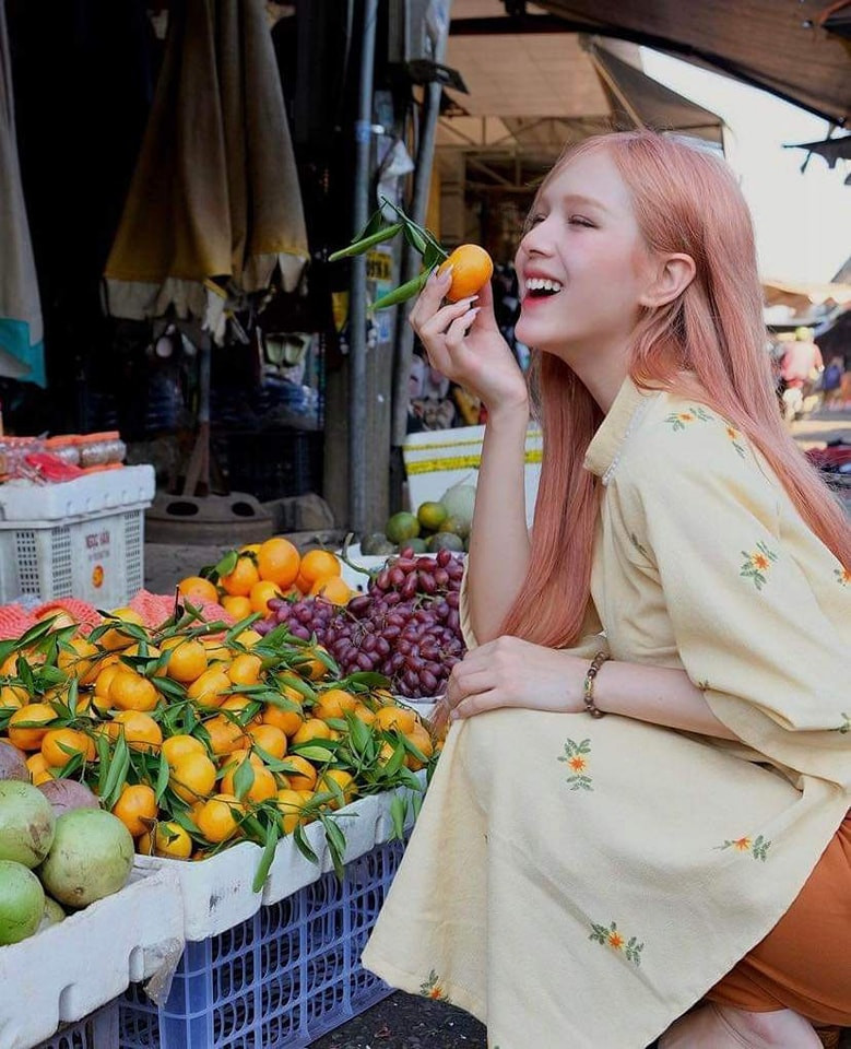 Vốn sở hữu nhan sắc xinh đẹp, Xoài Non khiến nhiều người xuýt xoa bởi gương mặt thanh tú, làn da trắng sáng vô cùng nổi bật.