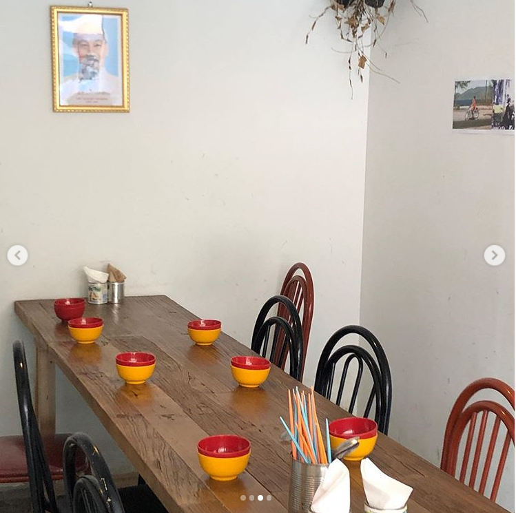 Những chiếc bát nhựa quá quen thuộc tại Tạ Hiện giờ xuất hiện ở Hàn Quốc.