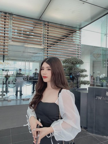 Cụ thể, Anh Thư chia sẻ: "Mình đang tìm kiếm người phù hợp để lập gia đình. Hiện tại thì mình cảm thấy khá hài lòng với cuộc sống vì cân bằng được thời gian tốt hơn, đồng nghiệp cũng hết sức dễ thương".