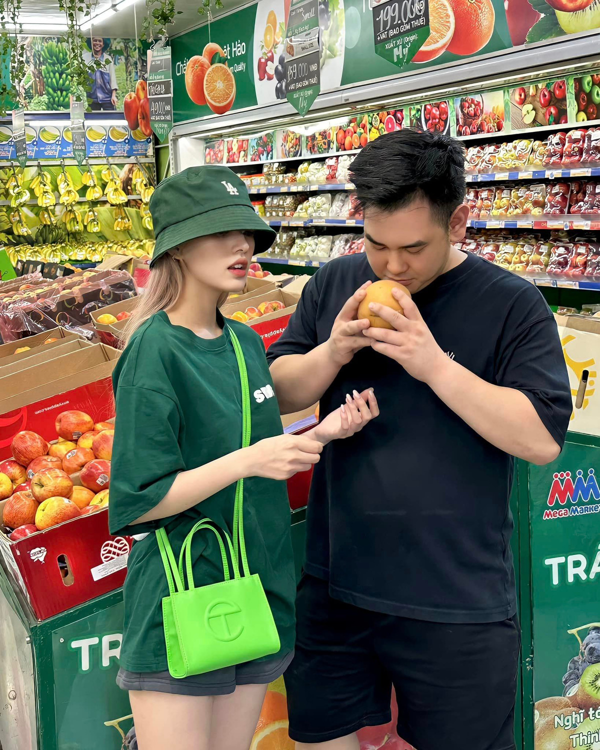 Trước đây, Xoài Non cũng nhiều lần phải đối mặt với bình luận trái chiều từ cư dân mạng, một số người cho rằng lấy chồng giàu nên hot girl mạng này không cần phải đi làm, chỉ ở nhà đã có chồng nuôi.