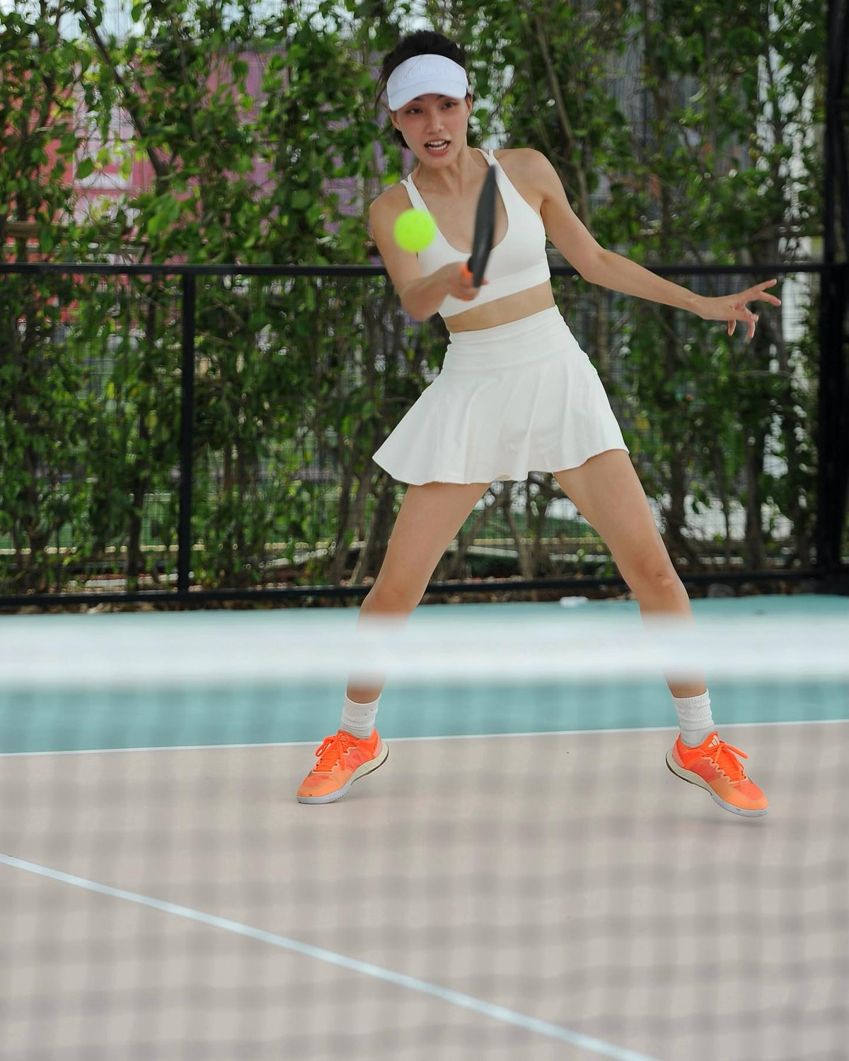 Trên trang cá nhân, "cô dâu Hà Nội" thường xuyên chia sẻ những hình ảnh cá tính, khoe được vóc dáng nuột nà gợi cảm - thành quả của việc siêng năng tập luyện.