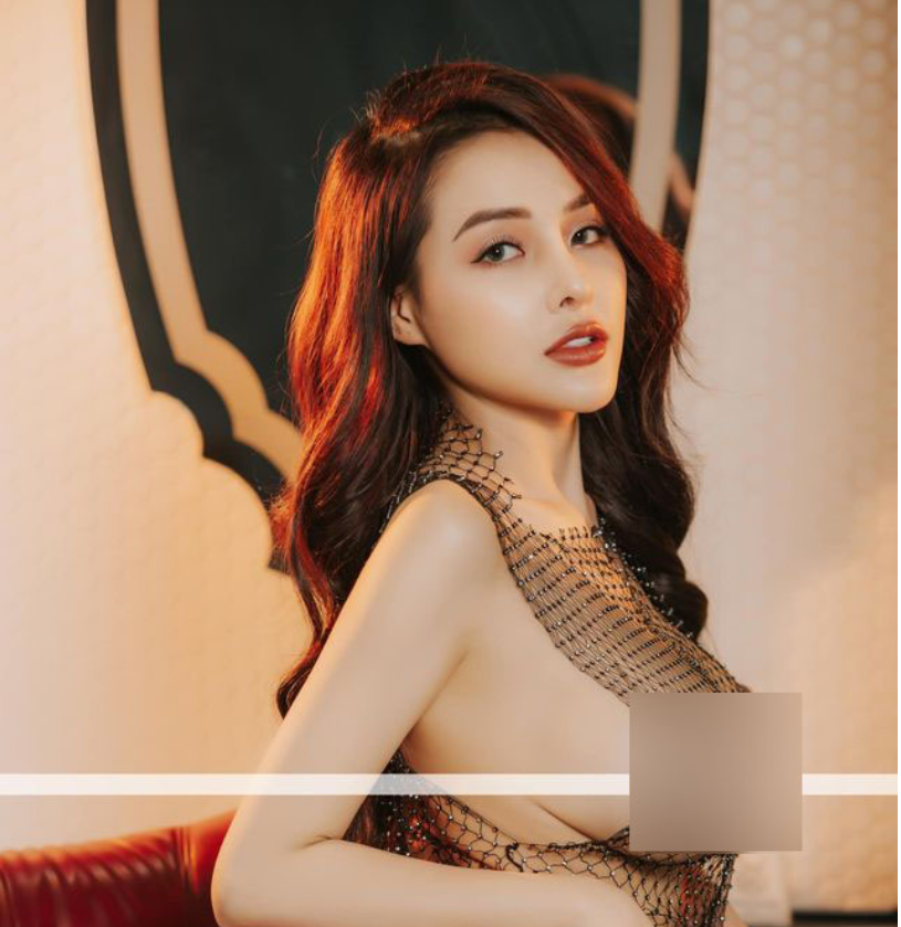 Sau khi liên tục bị chỉ trích vì ăn mặc hở hang, hot girl Ngân 98 tiếp tục tung bức hình không thể phản cảm hơn khi diện một chiếc váy lưới xuyên thấu.