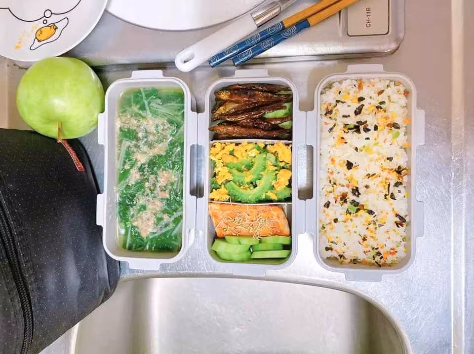 Cuối ngày đi làm về, 2 vợ chồng cô cũng thường xuyên vào bếp cùng nhau nấu những món ăn mà mình yêu thích.