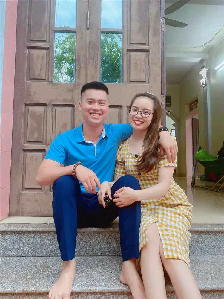 Nhin hop com trua dep mat co vo tre nau cho chong 