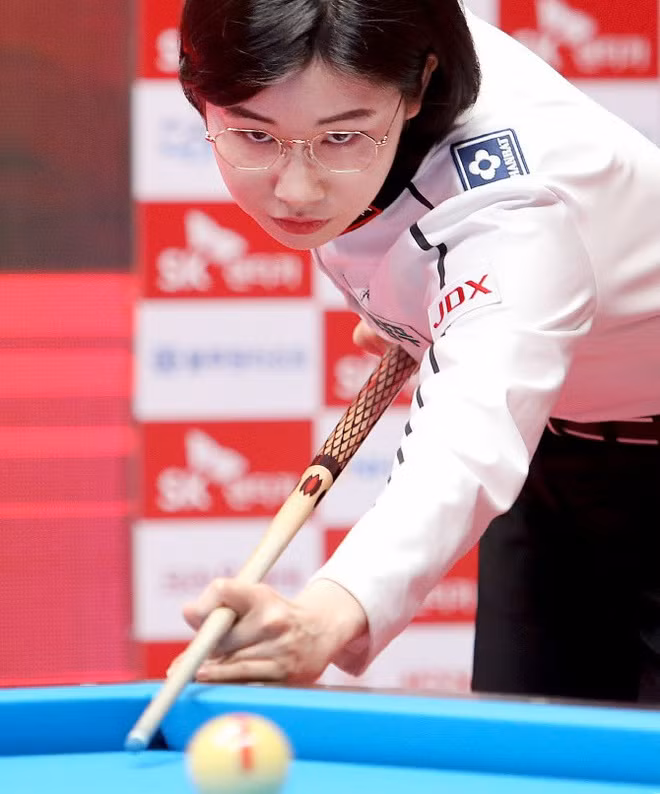  Lee Mi-rae "đốn tim" người hâm mộ bởi nét đẹp ngọt ngào, gương mặt dễ thương đối lập với phong thái mạnh mẽ của nữ cơ thủ mỗi khi thi đấu.