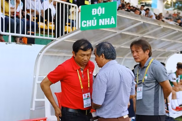 Bau Duc chon HLV noi thay ngoai cho HAGL: Do tai chinh sa sut?-Hinh-3