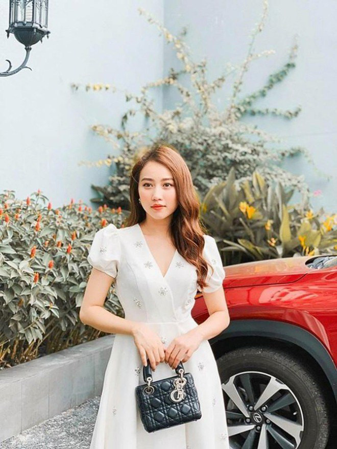 Hậu chia tay Tiến Linh, người đẹp đi du lịch sang chảnh, tận hưởng cuộc sống của một người con gái thành đạt.