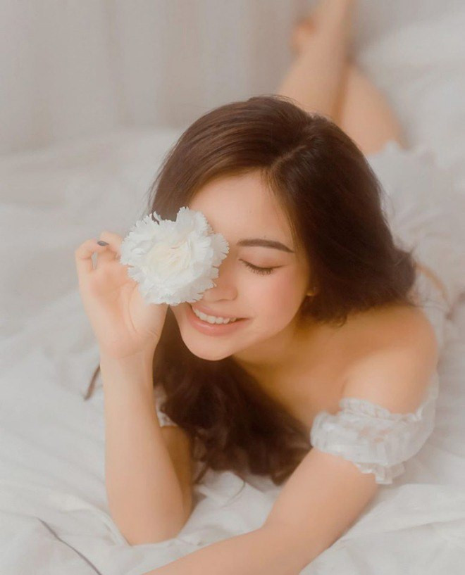 Thời gian này Nhật Lê chủ yếu tập trung vào công việc kinh doanh online, livestream trên trang cá nhân.