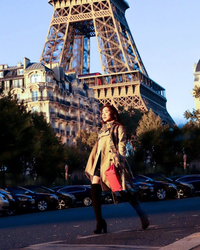 Cách đây không lâu, Hòa Minzy cho đăng tải hình ảnh về căn biệt thự 5 tầng tọa lạc tại vị trí đắc địa của TP HCM trên trang Instagram. Đó là món quà cô dành tặng bố mẹ cô nàng sau thời gian thành công trong sự nghiệp.