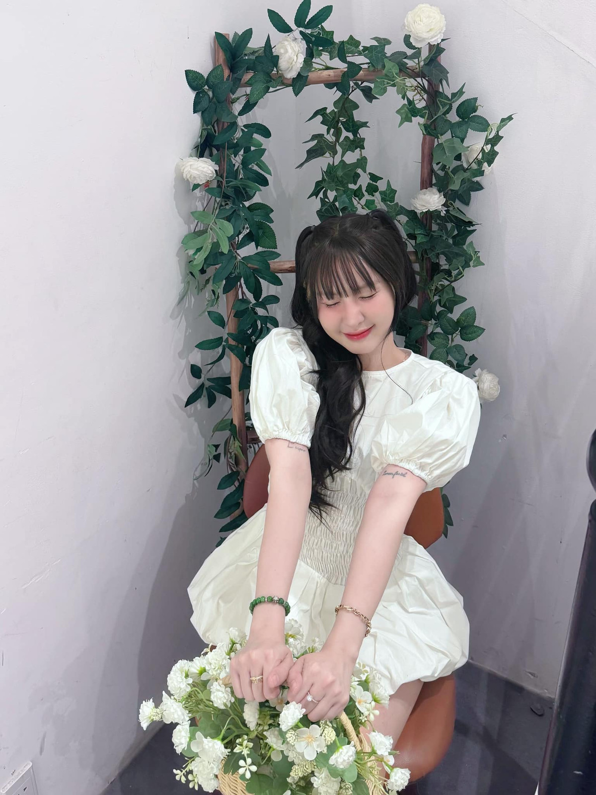 Ngân Sát Thủ cho biết: "5 năm trước đã dày vò một người từ không có lỗi trở thành một đứa 'ăn bám người yêu, tiêu tiền người yêu, không có người yêu thì không có tôi, đào mỏ'...