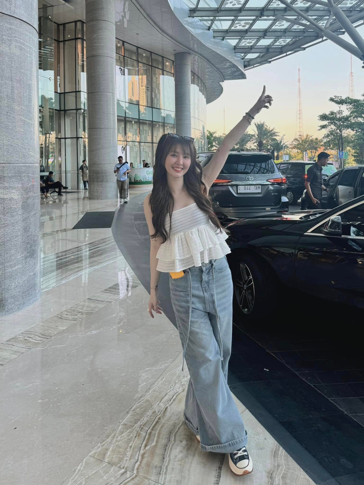 Ngoài ra, chuyện giữa cô và ViruSs đã kết thúc 5 năm trước. Hiện tại cả hai đều có cuộc sống riêng. Vì vậy, Ngân Sát Thủ mong cộng đồng mạng không dồn ai vào bước đường cùng.