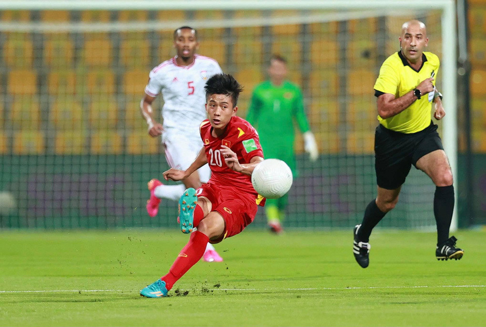 Sau 2 trận thua tại vòng loại cuối World Cup 2022 khu vực châu Á, nhiều NHM đặt ra câu hỏi cho HLV Park Hang Seo rằng nên chăng để các cầu thủ hàng công đá chủ động hơn nhằm tìm bàn thắng thay vì chơi quá thấp như phần lớn thời gian các trận đấu đã qua hay không?